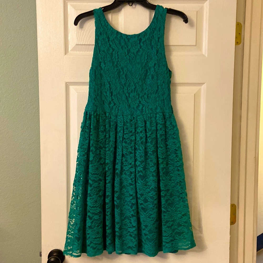 Kelly green, sleeveless, lace dress.  Only worn once.